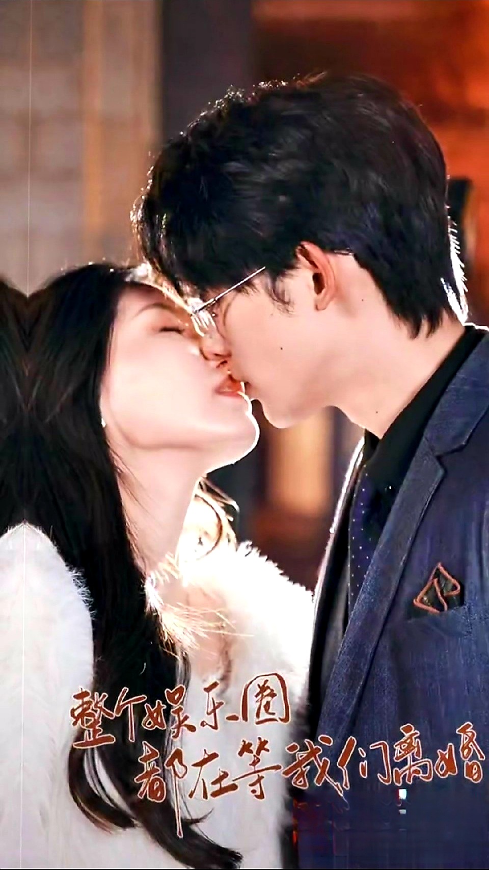 Cả Showbiz Đều Đang Đợi Chúng Tôi Ly Hôn